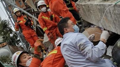 福州市一幢自建民房意外倒塌 10余人被困