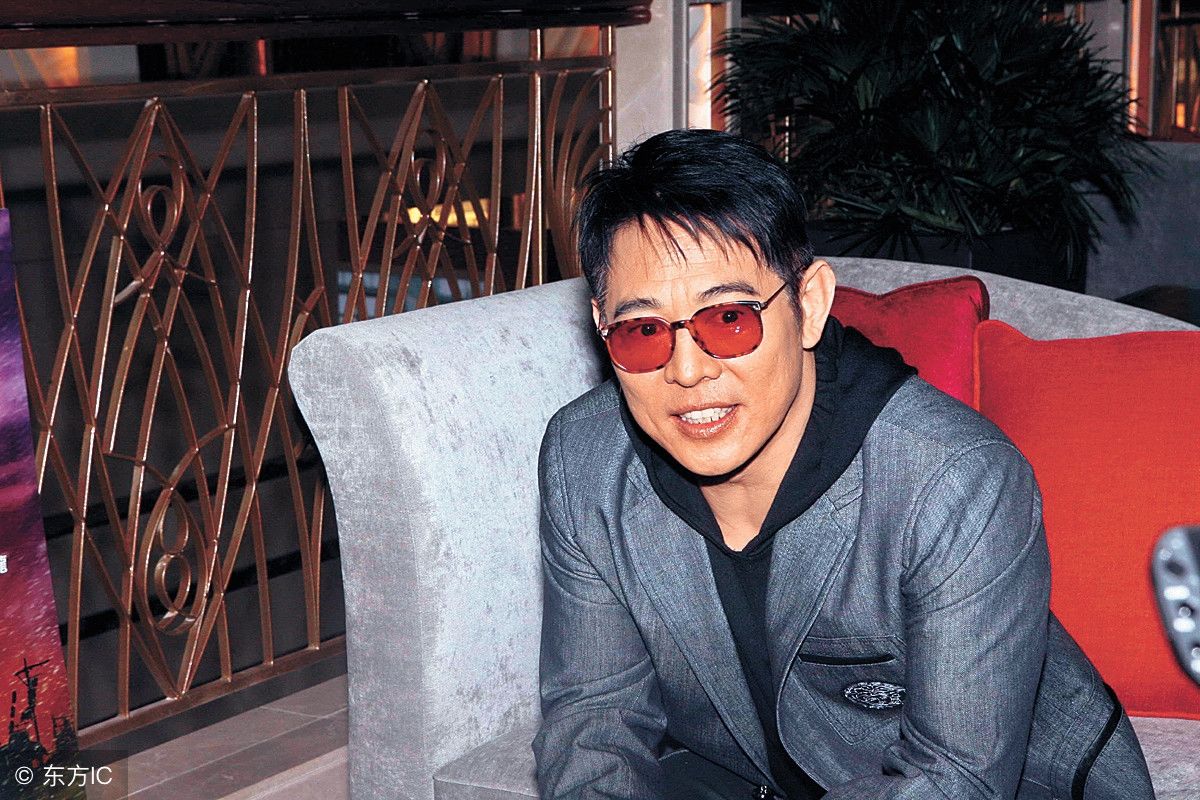 李连杰,成龙,洪金宝现在的照片对比年轻的照片