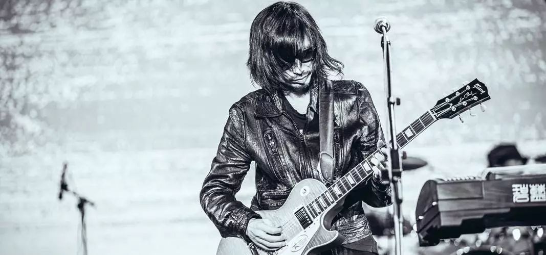 谢天笑请让开,让我看看后面的丁雪