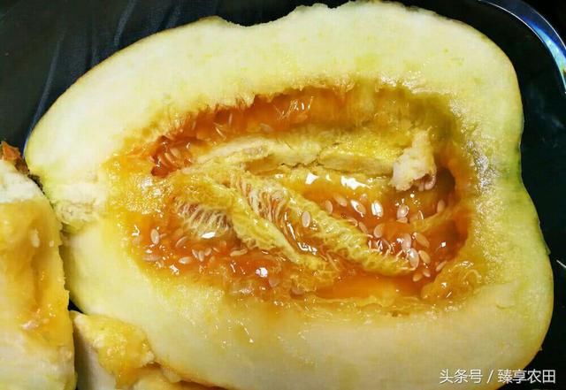 面甜瓜含有丰富的维生素,具有清热解暑,除烦止渴,利尿的功效,适合夏季