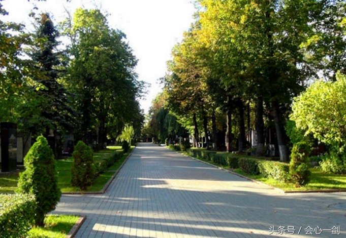 看完张国焘妻子墓地,再看王明妻子墓地,差别很