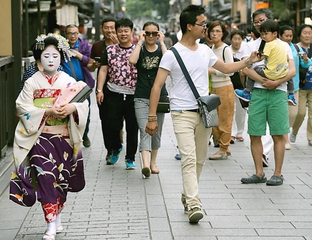 中国游客很喜欢日本,一些日本人却看不起中国