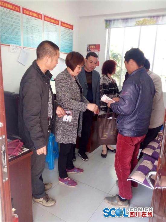 仁寿县宝飞镇:众人献爱心 助癌症患者家庭