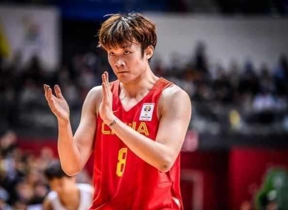 CBA球员薪水大盘点! 国内最高的易建联仅第三