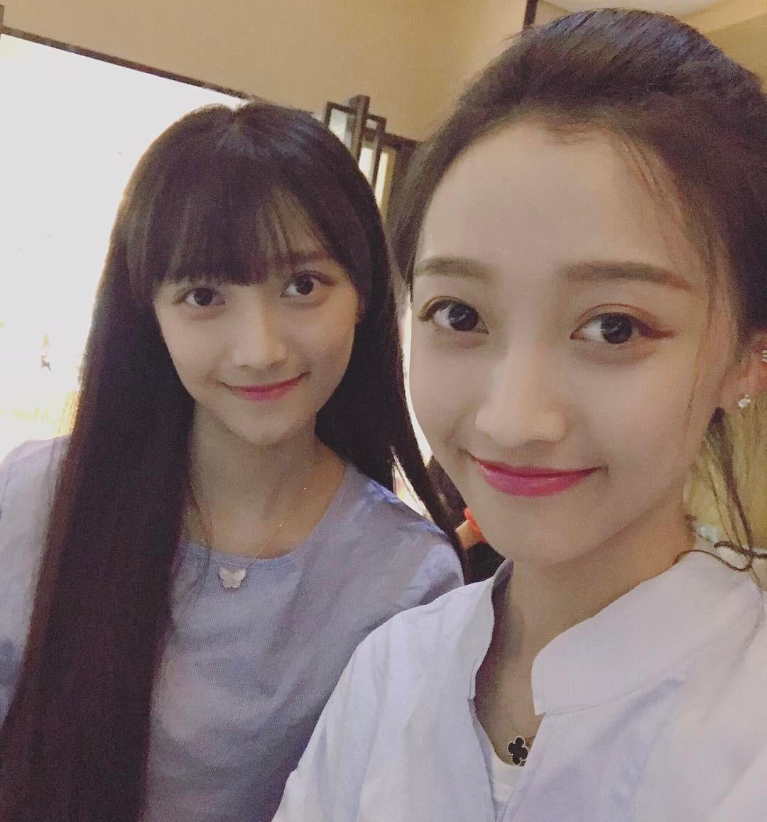 姐妹俩合影。一起卖萌搞怪，好姐妹也是好闺蜜。