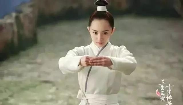 杨幂植发失败?黄子韬一记额头吻直接破功,毫