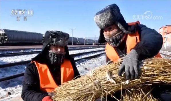 “站立”的裤子诉说主人的执着与坚持 只为你旅途的温暖 “站立”的裤子诉说主人的执着与坚持 只为你旅途的温暖