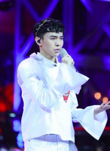 黄榕生一则"焦迈奇碎屏手机用半年"的小曝料被疯转