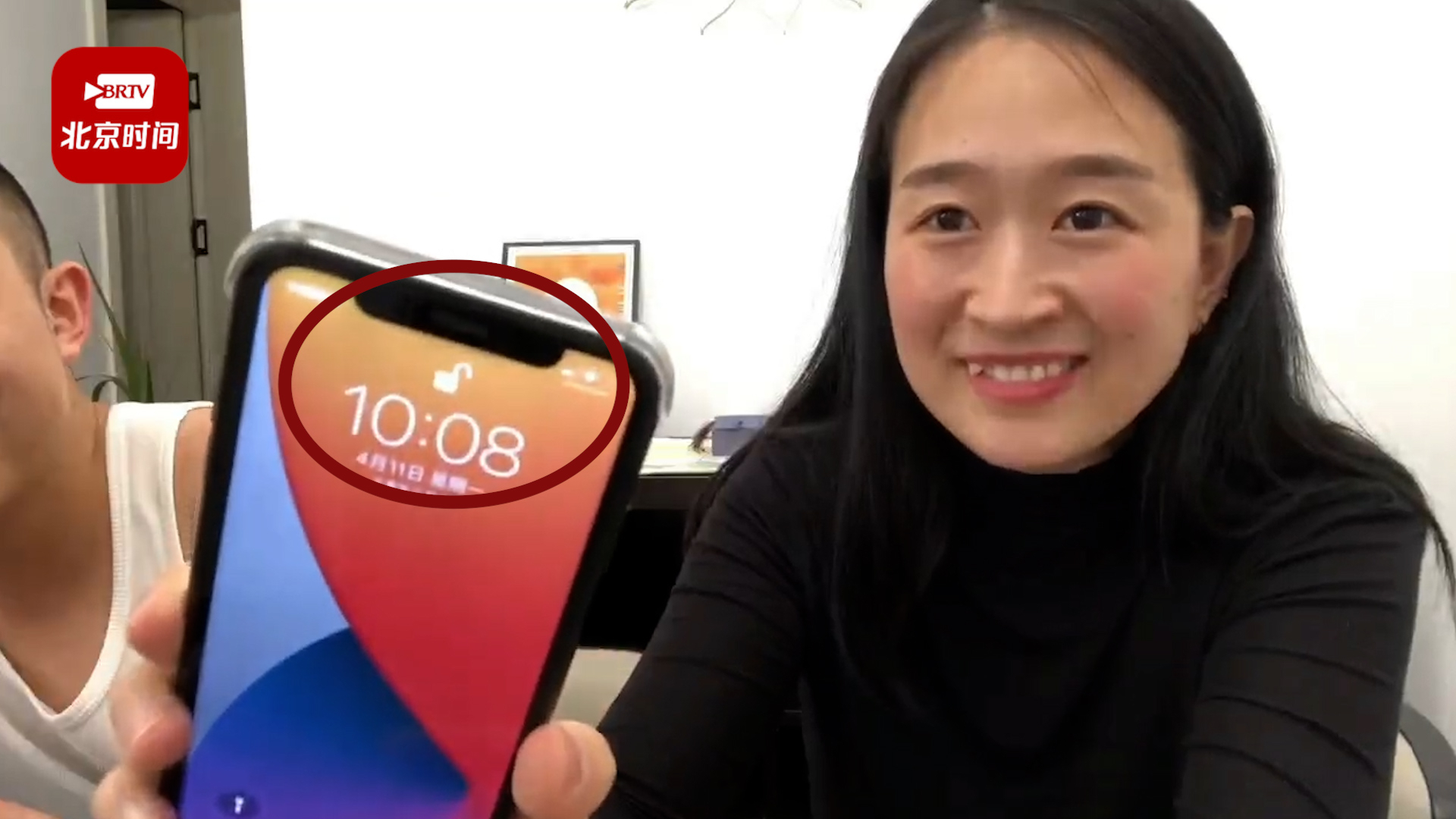 女子称轻松解锁丈夫iPhone11 客服:就算长得再像也无法解锁! 女子称轻松解锁丈夫iPhone11 客服:就算长得再像也无法解锁!