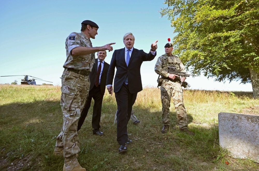 当地时间2019年9月19日，英国索尔兹伯里，英国首相鲍里斯-约翰逊慰问军事人员。