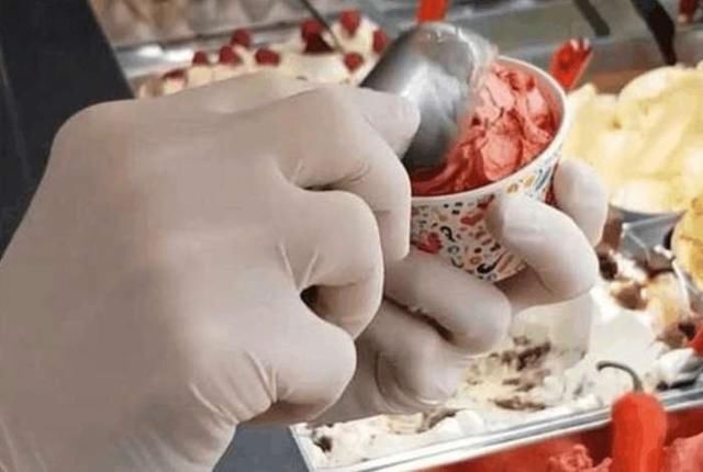 世界上最辣的冰淇淋了解一下?听说吃之前还要