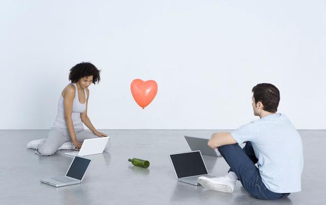 骨科大夫说:腰椎、颈椎病睡觉一定要注意,睡姿