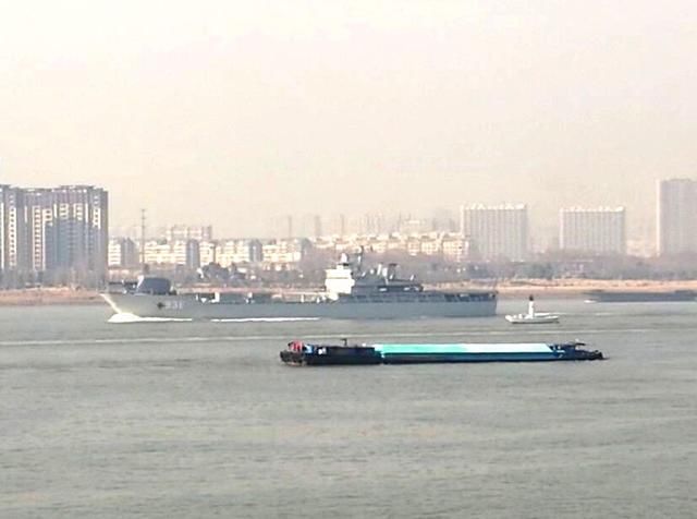 中国电磁炮领先美国首次上舰实验 10倍音速30