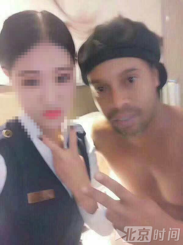 小罗中国行被暴刚进酒店就找美女 一夜睡三个 为吃披萨耍大牌! 小罗中国行被暴刚进酒店就找美女 一夜睡三个 为吃披萨耍大牌!