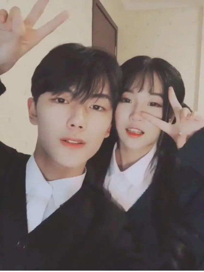 杨清柠闺蜜晒胸前纹身搭讪付守东,曾合影似双