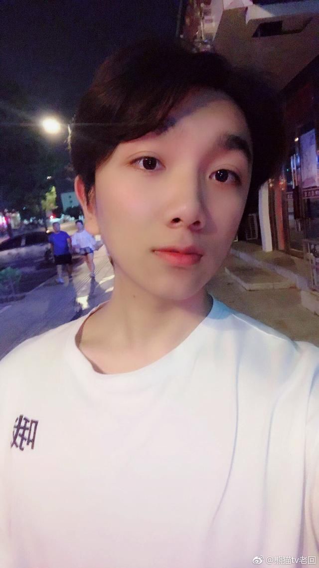 王者荣耀全能型技术流主播老回入驻斗鱼,英雄