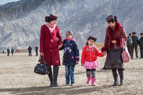 中国最特殊的边境县城:直接接壤3个国家,走路