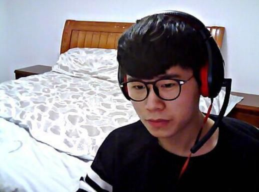 lol技术型主播毒纪正式宣布转会,国服第一刀妹今日虎牙首秀!