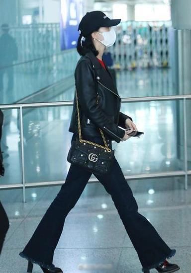 刘亦菲穿高跟鞋居然跨一字马,但是跟刘诗诗比