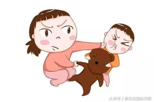 3岁内宝宝打人怎么办?爸爸妈妈的行为才是关