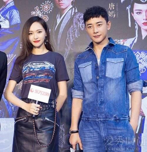 唐嫣和家人外出游玩开怀大笑,小细节看出这些