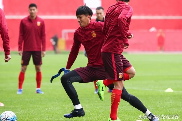 东亚杯国足名单出炉:颜骏凌1号杨立瑜18号,姜