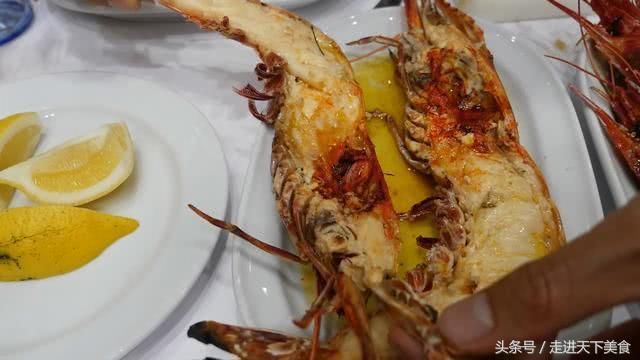 去葡萄牙旅行,吃了2只龙虾一盘虾仁10只生蚝,拿到账单时懵了