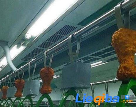 韩国地铁扶手换成炸鸡后