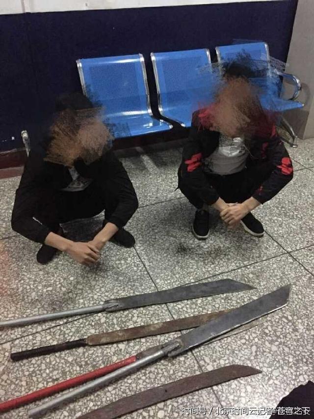 渭南韩城市公安局新城派出所接群众报警称,桢州大街南段有人打架,民警