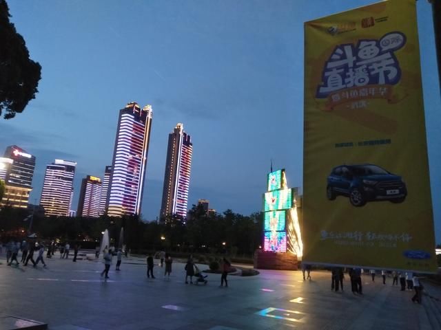 大司马、张大仙斗鱼直播节互吹,大司马:LOL就