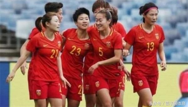 女足队员脱衣庆祝身材显现打脸国足!球迷:难怪