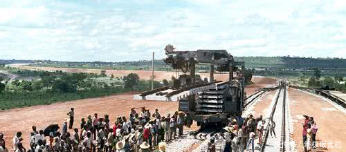 非洲一小国宣称将打败美苏率先登月,黑人统治