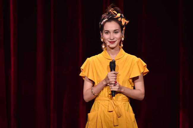 卢靖姗文松形象差距大 竟成中国版“美女与野兽”? 卢靖姗文松形象差距大 竟成中国版“美女与野兽”?