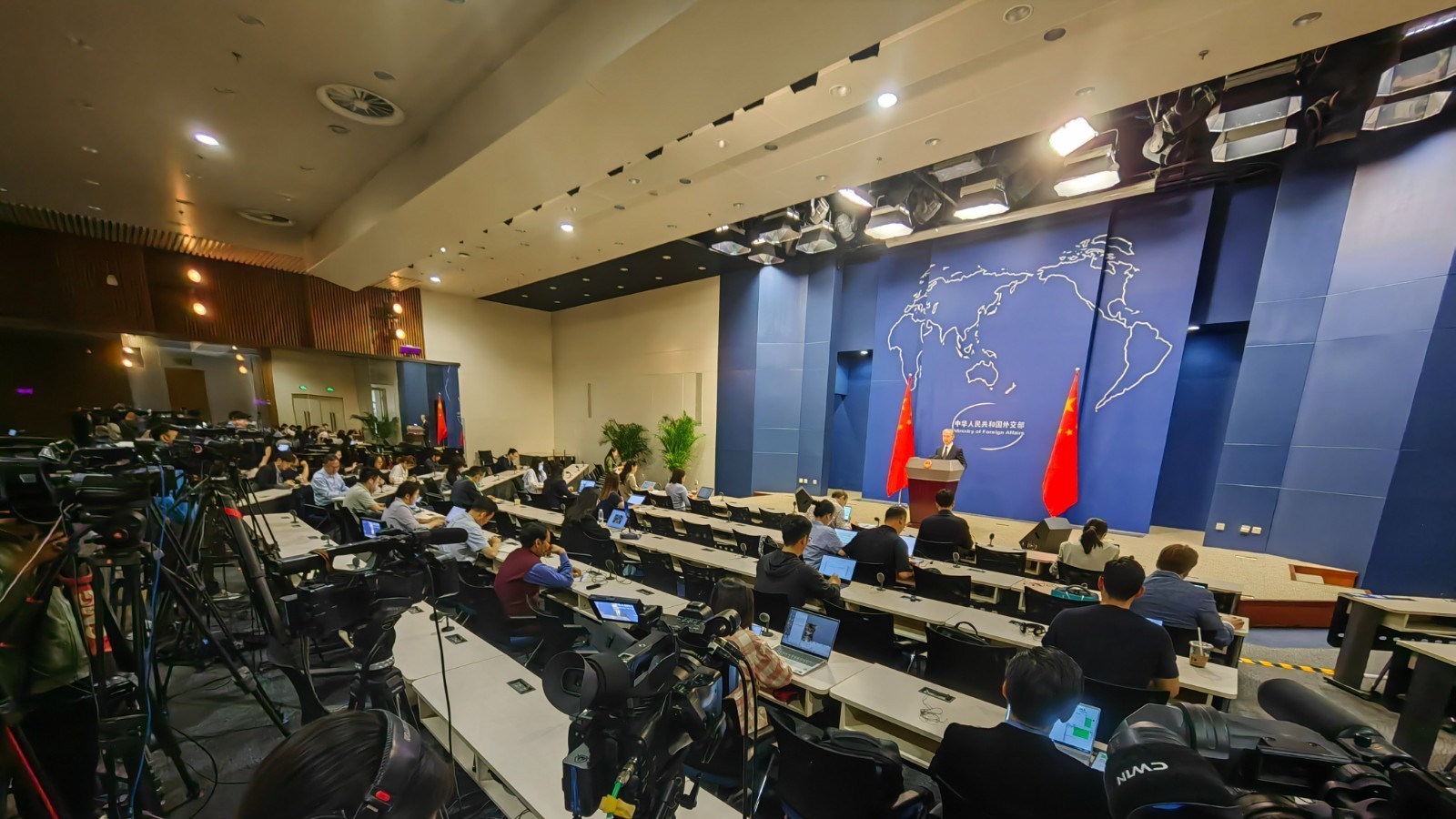 外交部：中国有信心实现全年的经济增长预期目标