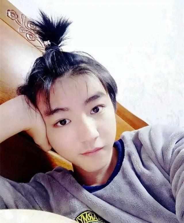 郑爽、 热巴baby杨幂都在扎苹果头: 论扎苹果头