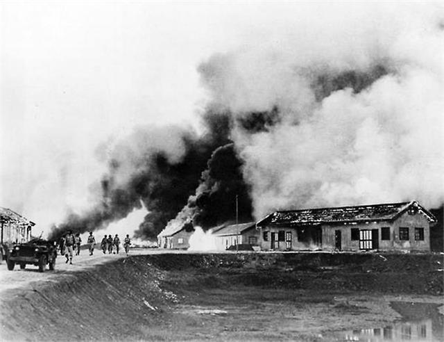 日军精心设计"八字"航线轰炸,没想到炸出了"恋爱豆腐果"