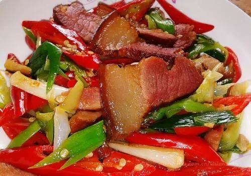 毕竟,我们有…… 蒸羊羔,蒸熊掌,蒸鹿尾儿, 烧花鸭,烧雏鸡儿,烧子鹅