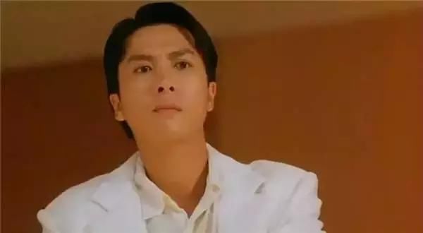 盘点香港经典赌片龙家保镖,向华强和陈小春两