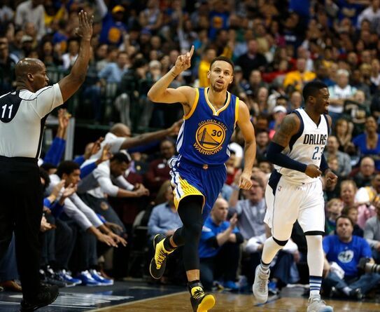 水花兄弟联手献70分 勇士擒小牛迎赛季第62胜