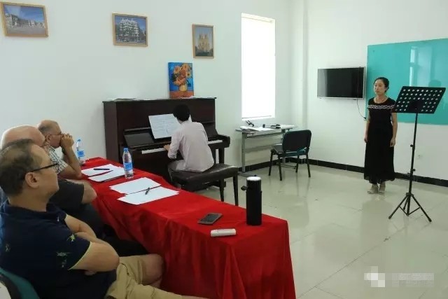 意大利阿维利诺音乐学院在泓钰学校摸底测评