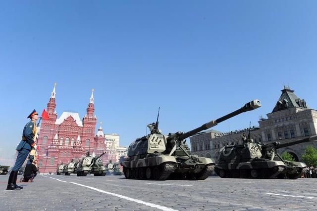 长挥枪狂射泄愤 八名警卫瞬间倒地 正副师长被