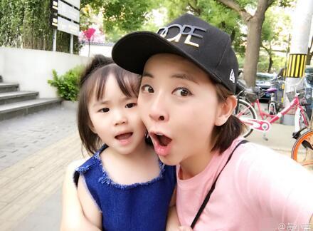 终身禁止入园?黄小蕾竟将被迪士尼列入黑名单 终身禁止入园?黄小蕾竟将被迪士尼列入黑名单