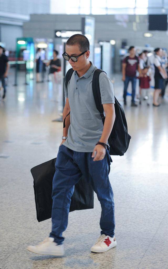 文章低调现身,小平头抢镜,不见马伊琍身影