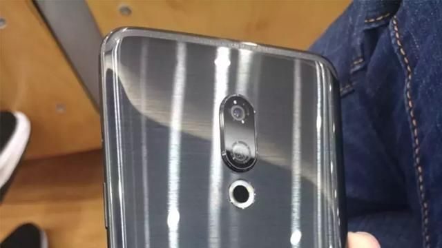 魅族15真机亮相一心向佛,小米手环3配OLED触