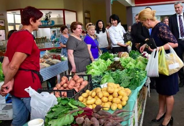 疑似克罗地亚美女总统比基尼照全球疯传,可事