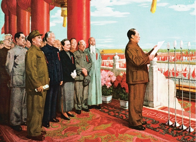 开国典礼上，阅兵的战士们得到一个死命令:天上下刀子也要原地不动