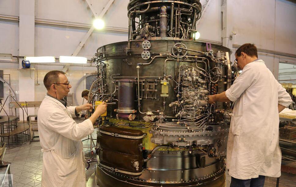 而它的装配精度和工艺丝毫不比卫星逊色。