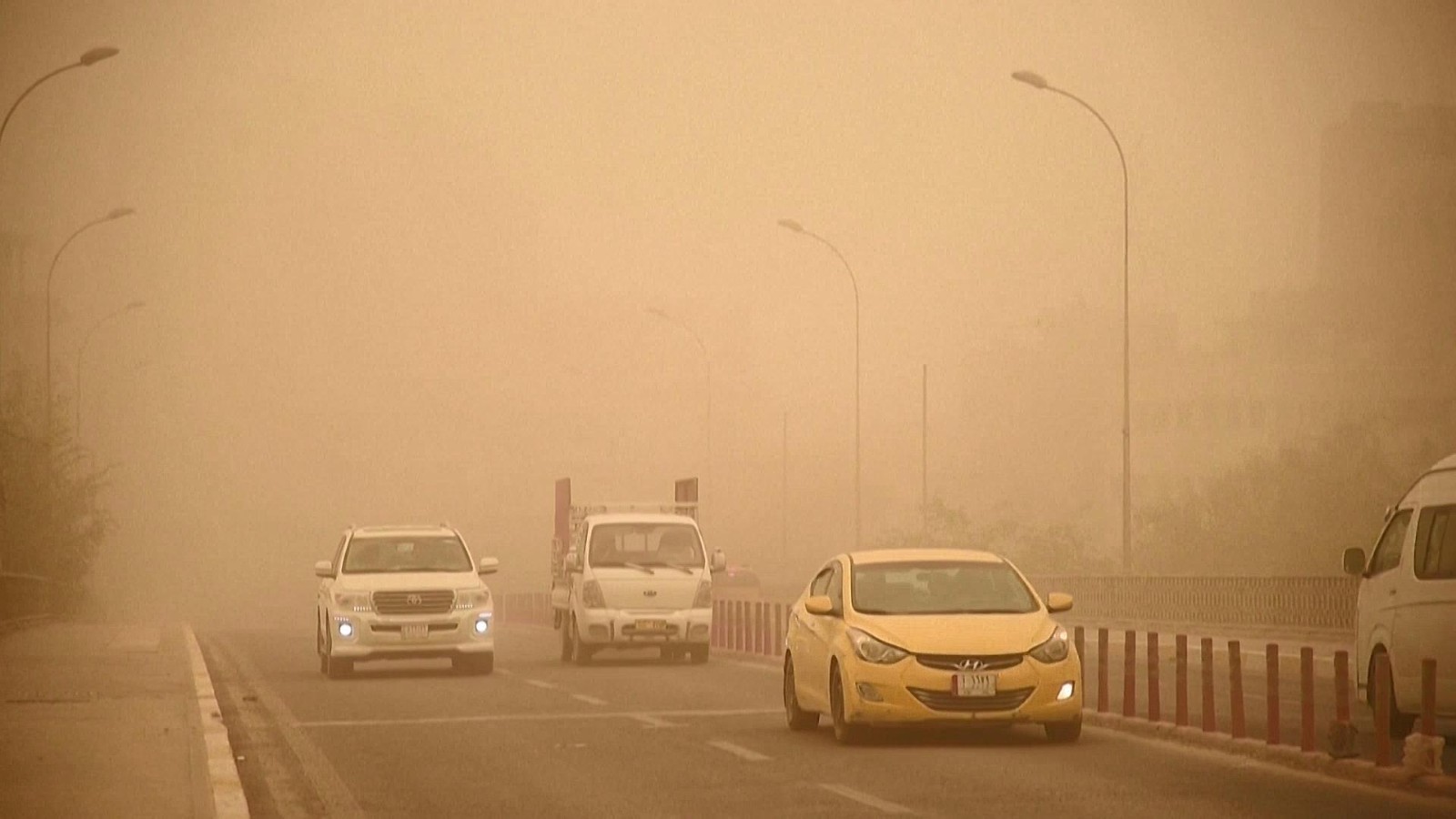 沙尘暴再袭伊拉克 多地机场暂时关闭 沙尘暴再袭伊拉克 多地机场暂时关闭