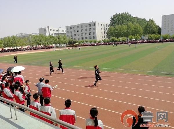 滕州市北辛中学隆重举行2018年春季田径运动