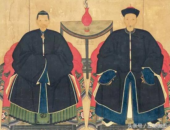 清代官员朝服分冬、夏两种,但有明确规定,四品